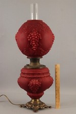 Lâmpada de querosene antiga consolidada do século XIX vidro acetinado vermelho uvas NR eletrificada  comprar usado  Enviando para Brazil