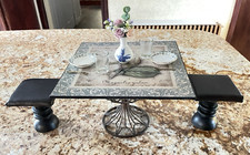 Usado, Mesa estilo bistrô artesanal com banquetas de bar, floral e louça para boneca de 18" comprar usado  Enviando para Brazil