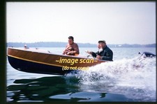 Barco de madeira redemoinho com motor de popa Evinrude na década de 1950, filme slide q23b comprar usado  Enviando para Brazil