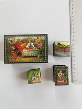 Objets vitrine. boîtes d'occasion  Bailleul-sur-Thérain