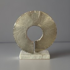 Escultura moderna de metal prata design disco circular suporte de mármore 12,25”Ax11,25”W, usado comprar usado Escultura moderna de metal prata design disco circular suporte de mármore 12,25”Ax11,25”W, usado comprar usado  Enviando para Brazil