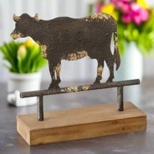 Vaca rústica de aspecto vintage de granja primitiva en soporte segunda mano  Embacar hacia Mexico