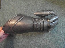 Medieval armour gauntlet for sale Medieval armour gauntlet for sale  LINCOLN