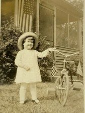 AhA) Fotografia Menina Triciclo América Bandeiras Retrato comprar usado  Enviando para Brazil