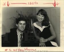1991 Press Photo Participantes da Festa de Debutante Monique St. Pierre comprar usado  Enviando para Brazil