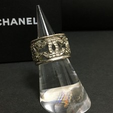 Anel EGA CHANEL CC logotipo barra de chocolate tom prata ISO tamanho: 50/3BK0905 comprar usado Anel EGA CHANEL CC logotipo barra de chocolate tom prata ISO tamanho: 50/3BK0905 comprar usado  Enviando para Brazil