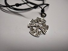 Pendentif croix celtique d'occasion  Saint-Privat-des-Vieux