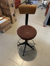 Sgabello girevole regolabile usato Sgabello girevole regolabile usato  Milano