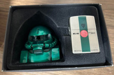 Isqueiro e suporte de cabeça tipo produção em massa Zippo Gundam Zaku MS-06 com caixa não usada comprar usado  Enviando para Brazil