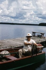 Capacete de pesca 35mm slide década de 1950 borda vermelha Kodachrome homem barco Johnson motor, usado comprar usado  Enviando para Brazil
