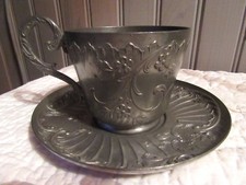 Large pewter cup d'occasion Large pewter cup d'occasion  Montoire-sur-le-Loir