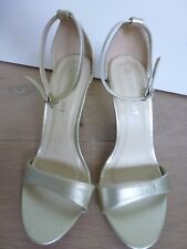 Elegante silberfarbene pumps gebraucht kaufen  München