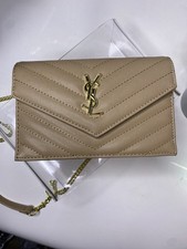 Bolsa tiracolo envelope acolchoado estilo designer bege com alça de corrente dourada comprar usado Bolsa tiracolo envelope acolchoado estilo designer bege com alça de corrente dourada comprar usado  Enviando para Brazil