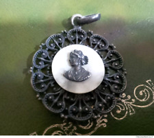 Jolie pendentif nacre d'occasion  Bailleul