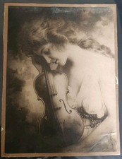 Usado, Foto antiga de violinista feminina segurando artistas de violino desconhecidos comprar usado  Enviando para Brazil