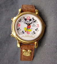 Relógio musical e animado Mickey Mouse da LORUS com nova bateria - Funciona muito bem! c96 comprar usado Relógio musical e animado Mickey Mouse da LORUS com nova bateria - Funciona muito bem! c96 comprar usado  Enviando para Brazil