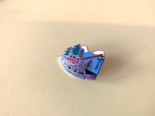 Joli ancien pin d'occasion  France