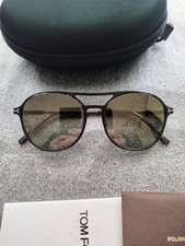 Occhiali sole unisex usato  Belluno