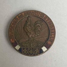 Ancien petit insigne d'occasion  Nogent-sur-Marne