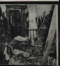 1952 Press Photo Fire On The Third Floor Room Of The Stratford Apartment Hotel comprar usado  Enviando para Brazil