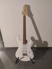 Chitarra elettrica yamaha usato  Catania