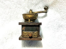MOEDOR DE CAFÉ ANTIGO MINIATURA DE FERRO FUNDIDO E MADEIRA MARGARIDA ~ AMOSTRA DE VENDEDOR? BRINQUEDO? comprar usado  Enviando para Brazil