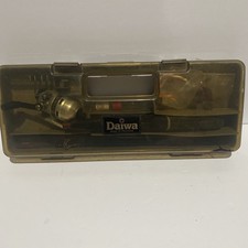 Kit de molinete de pesca Daiwa Minicast-2 System MC-2 com vara MCG-59S e estojo de viagem comprar usado Kit de molinete de pesca Daiwa Minicast-2 System MC-2 com vara MCG-59S e estojo de viagem comprar usado  Enviando para Brazil