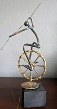 Usado, Escultura brutalista monociclo homem bronze soldado metal fio alto Mcm arte 14” vintage comprar usado  Enviando para Brazil