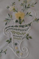 Toalha de mesa antiga madeira bordada à mão verde amarelo flor urnas linho renda, usado comprar usado  Enviando para Brazil