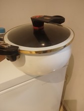 White pressure cooker for sale  HATFIELD
