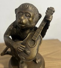 Escultura vintage de bronze de um macaco tocando guitarra sentado em seu pedestal , usado comprar usado Escultura vintage de bronze de um macaco tocando guitarra sentado em seu pedestal , usado comprar usado  Enviando para Brazil