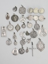 Lot médailles religieuses d'occasion  Aix-en-Provence-