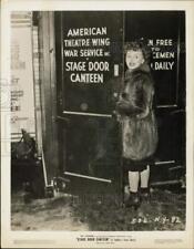 Foto de imprensa de 1943 Cheryl Walker no conjunto de "Cantina de porta de palco". - lry29011 comprar usado  Enviando para Brazil