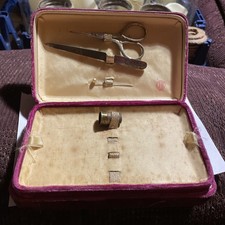 Conjunto de costura antigo de manicure folheado a ouro vintage CUE em estojo de veludo vermelho comprar usado  Enviando para Brazil