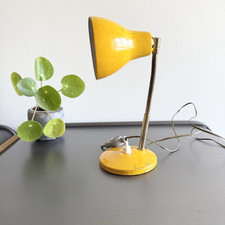 Vintage yellow desk d'occasion  Expédié en Belgium