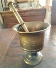 Mortaio vintage ottone usato  Piacenza