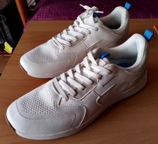 Paire chaussures sport d'occasion  Moulins
