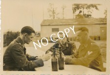 Foto WK II Wehrmacht Soldaten Freizeit Umtrunk Quartier Ostfront J1.21, usado comprar usado  Enviando para Brazil