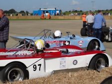 FOTO THE CHEVRON B19S OF KEITH HARRIS (#97) AND BRUCE BALCHIN (#57) WAIT IN TH, usado comprar usado  Enviando para Brazil