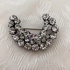 Broche triad pierres d'occasion  Expédié en Belgium