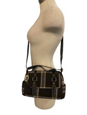 Bolsa tiracolo vintage American Eagle Y2K feminina marrom tartan xadrez com aba fivelas, usado comprar usado  Enviando para Brazil