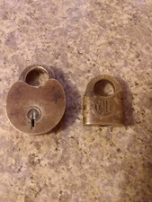 Usado, 2 cadeados antigos vintage em miniatura de latão Yale e em forma de coração um comprar usado Usado, 2 cadeados antigos vintage em miniatura de latão Yale e em forma de coração um comprar usado  Enviando para Brazil