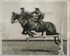 1938 Press Photo New York Chileans E Lema, A Salas at horse show NYC comprar usado  Enviando para Brazil