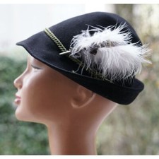 Cappello con spilla usato  Italia