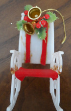 Enfeite de Natal Vintage - CADEIRA DE BALANÇO DE PLÁSTICO BRANCO com ACABAMENTOS DE NATAL comprar usado  Enviando para Brazil
