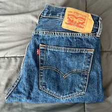 Levi medium wash d'occasion  Expédié en Belgium