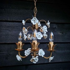 Candelabro italiano pequeno dourado flores de porcelana branca, berçário, quarto de menina comprar usado  Enviando para Brazil