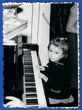 Foto vintage linda menina criança tocando piano era soviética comprar usado  Enviando para Brazil