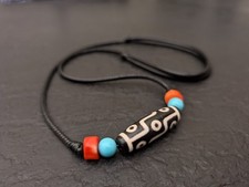 Collana con ciondolo usato  Spedire a Italy