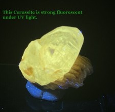 Cristallo cerussite fluorescen usato  Spedire a Italy